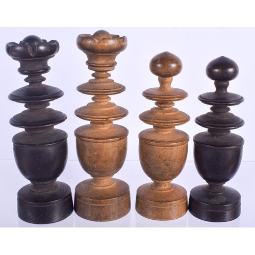 311 - AN ANTIQUE BOXWOOD CHESS SET. Largest 8.5 cm high. (qty)