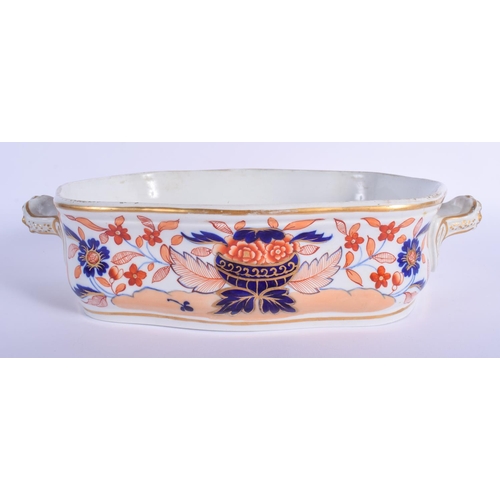 89 - AN EARLY 19TH CENTURY ENGLISH IMARI TWIN HANDLED TUREEN Coalport or Derby, together with a Davenport... 