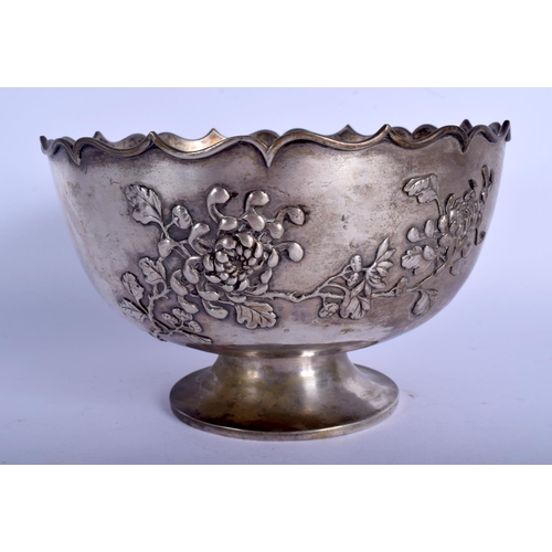 1644 - A LARGE 19TH CENTURY CHINESE EXPORT SILVER SCALLOPED BOWL in the manner of Wang Hing. 604 grams. 19 ... 