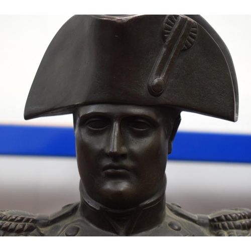 2356 - Emile Guillemin Hippolyte Guillemin (1841-1907) Napoleon, bronze modelled upon a square form base. 9... 