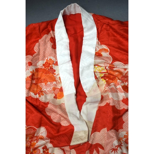 1111 - TWO JAPANESE TAISHO PERIOD SILK KIMONO. (2)