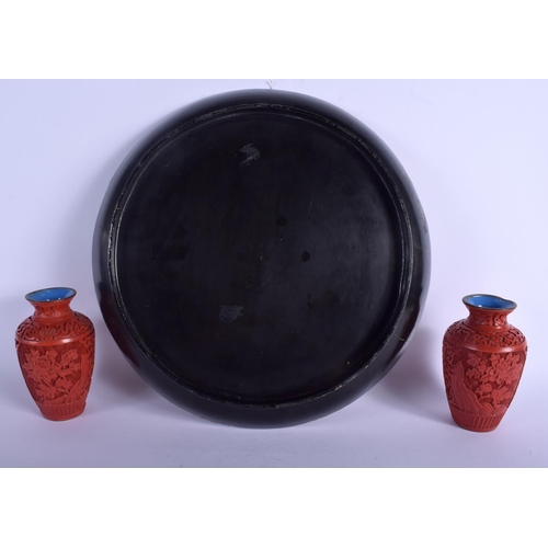 1118 - A PAIR OF EARLY 20TH CENTURY CHINESE CINNABAR LACQUER VASES together with a large dish. Largest 30 c... 