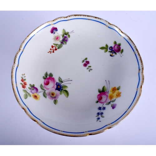 113 - A 19TH CENTURY FRENCH SEVRES PORCELAIN COMPORT TAZZA painted with floral sprays. 12 cm x 20 cm.