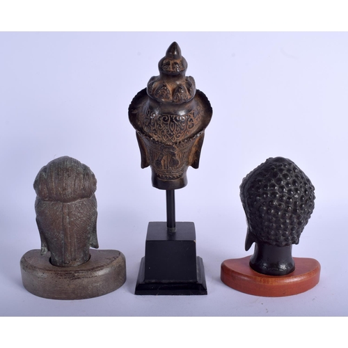 1164 - THREE SOUTH EAST ASIAN BRONZE BUDDHA HEADS in various forms and sizes. Largest 26 cm high overall. (... 