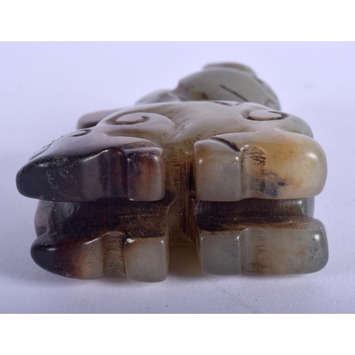 1214 - A CHINESE CARVED JADE FIGURE OF A STYLISED DRAGON 20th Century. 8.5 cm x 6.5 cm.