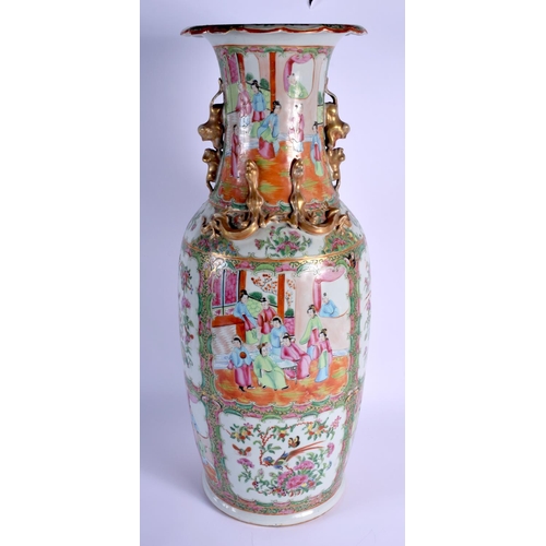 1219 - A LARGE 19TH CENTURY CHINESE CANTON FAMILLE ROSE PORCELAIN VASE Qing, painted with figures and chilo... 