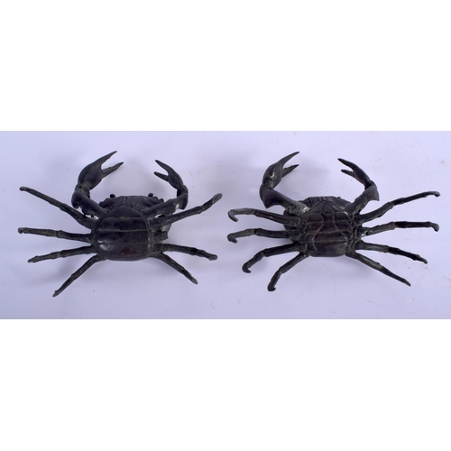 1224 - A PAIR OF 19TH CENTURY JAPANESE MEIJI PERIOD BRONZE OKIMONO modelled as two crabs, of naturalistic f... 