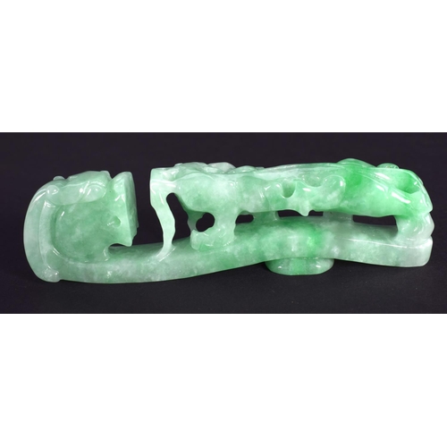 1269 - AN EARLY 20TH CENTURY CHINESE CARVED GREEN JADEITE BELT HOOK Late Qing/Republic. 7 cm wide.