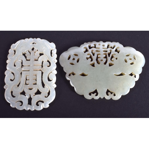 1291 - TWO EARLY 20TH CENTURY CHINESE CARVED GREEN JADE PLAQUES Late Qing/Republic. Largest 4 cm x 3.5 cm. ... 