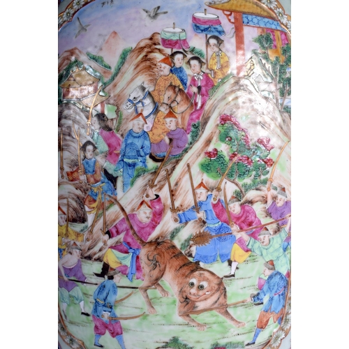 1396 - A VERY RARE LARGE 19TH CENTURY CHINESE FAMILLE ROSE CELADON VASE painted with an unusual banding of ... 