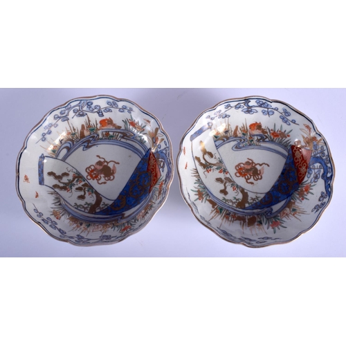 1397 - A PAIR OF 18TH/19TH CENTURY JAPANESE EDO PERIOD IMARI BOWLS painted with Buddhistic lions. 15 cm wid... 