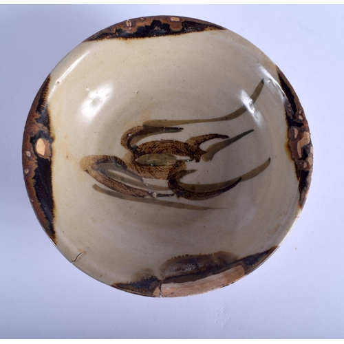 1409 - A CHINESE YUAN/MING DYNASTY CIRCULAR HARES FOOT BORDER BOWL painted with a sprig. 14 cm diameter.