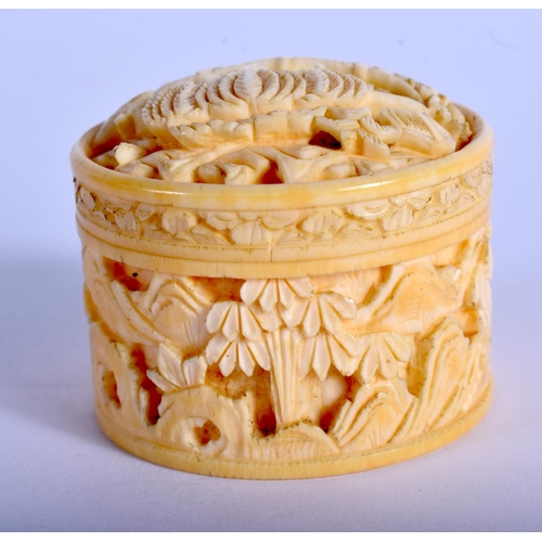 1419 - A RARE 19TH CENTURY CHINESE CANTON IVORY COUNTER BOX AND COVER decorated with Napoleons tomb. 3.5 cm... 