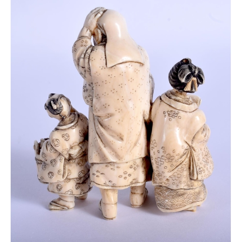 1423 - A GOOD 19TH CENTURY JAPANESE MEIJI PERIOD CARVED IVORY STREET ENTERTAINER modelled with attendants. ... 