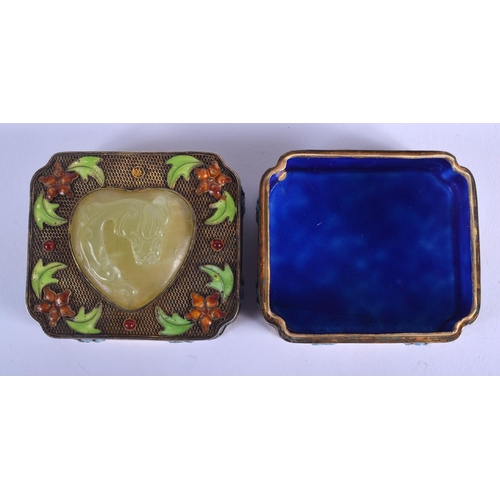 1643 - AN EARLY 20TH CENTURY CHINESE SILVER AND ENAMEL BOX AND COVER Qing, inset with a heart shaped yellow... 