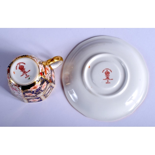 188 - A BOXED ROYAL CROWN DERBY IMARI SET OF CUPS AND SAUCERS. (12)