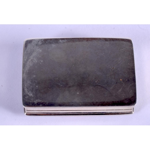 2103 - A SILVER MOHAMMED ALI SNUFF BOX. 4.5 cm x 3.5 cm.