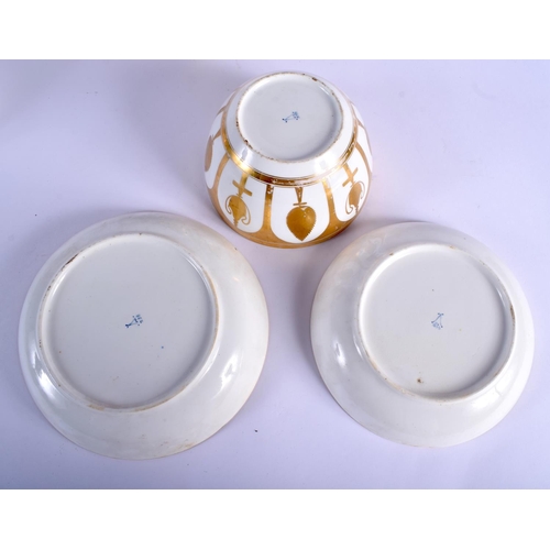 211 - Early 19th c. Minton pattern 238 part service, two saucer shaped dish, a cream jug, sucrier and cove... 