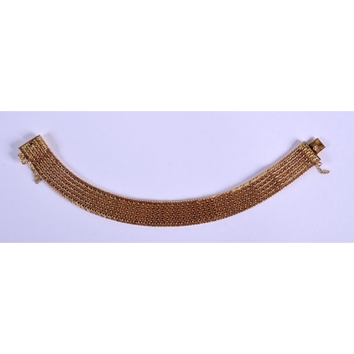 2116 - AN 18CT GOLD BRACELET. 32.2 grams. 20 cm long.