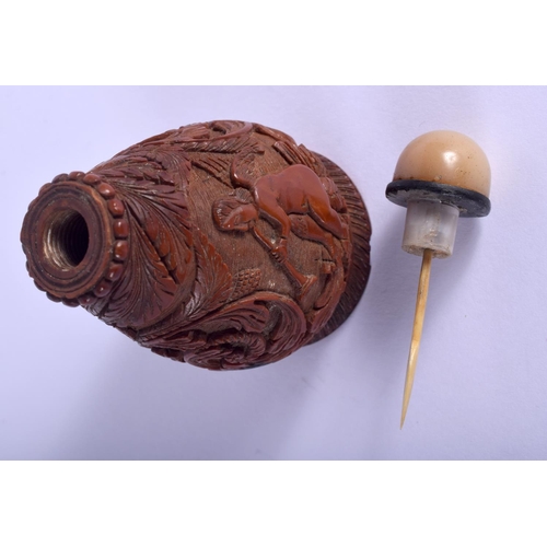 2139 - AN 18TH/19TH CENTURY CONTINENTAL CARVED COQUILLA NUT SNUFF BOTTLE. 7.75 cm high.