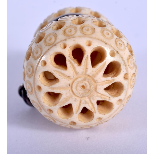 2144 - AN 18TH/19TH CENTURY JAPANESE EDO PERIOD IVORY GOURD BOTTLE. 4.25 cm high.