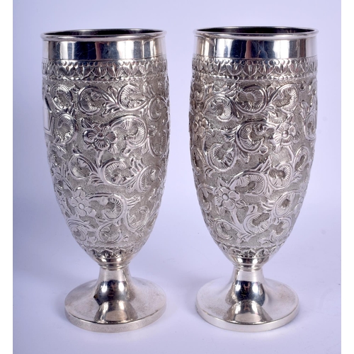 2228 - A PAIR OF STERLING SILVER GOBLETS. 375 grams. 19 cm high.