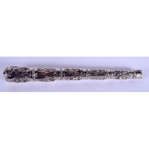 2232 - A LARGE 19TH CENTURY INDIAN SILVER PARASOL HANDLE. 93 grams. 25 cm long.