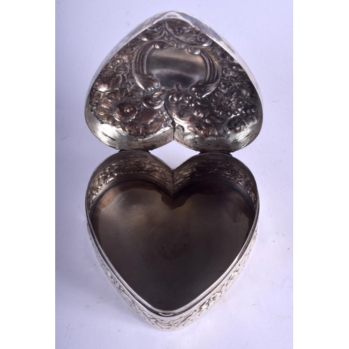 2252 - A VINTAGE SILVER HEART FORM BOX. 61 grams. 6.5 cm x 6.5 cm.