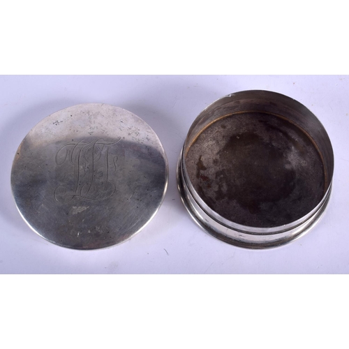 2263 - A RARE 19TH CENTURY CHINESE EXPORT SILVER BOX AND COVER. 226 grams. 9 cm diameter.