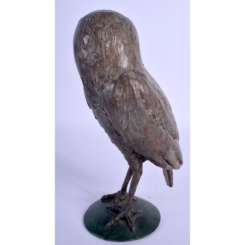 2284 - Vivien Mallock (20th Century) Bronze, Study of an owl, No 4 of 12. 22 cm high.