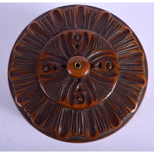 2296 - A LOVELY 19TH CENTURY ENGLISH TREEN CIRCULAR BOX AND COVER possibly for string. 13 cm diameter.