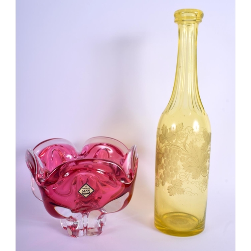 23 - AN EARLY 20TH CENTURY YELLOW GLASS NARROW DECANTER BOTTLE together with a Murano style art glass bow... 