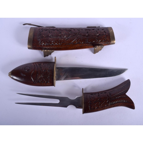 2305 - A RARE EARLY 20TH CENTURY EUROPEAN CARVED WOOD CASED KNIFE AND FISH FORK. 35 cm long.