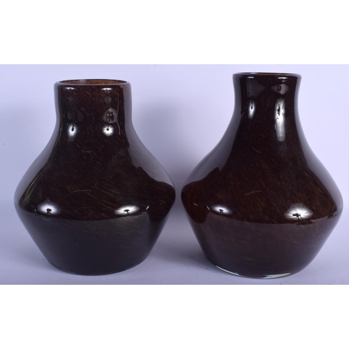 2346 - A LARGE PAIR OF EUROPEAN GLASS VASES in the manner of Ysart. 24.5 cm high.