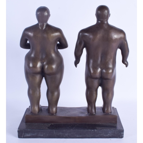 2500 - A LARGE CONTEMPORARY BRONZE FIGURE OF TWO LOVERS. 37 cm x 26 cm.