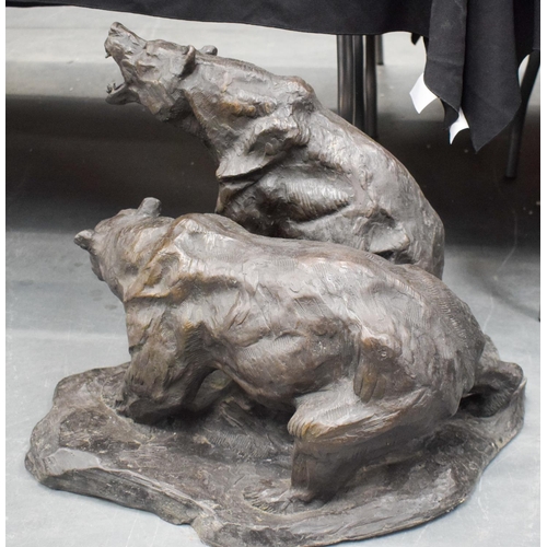 2508 - A LARGE CONTEMPORARY BRONZE FIGURE OF ROAMING BEARS. 50 cm x 42 cm.