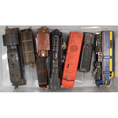 2509 - A BOX OF OLD LOCOMOTIVE TRAINS. (qty)