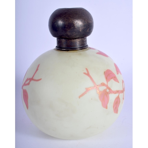 32 - AN ART NOUVEAU SILVER MOUNTED CAMEO GLASS SCENT BOTTLE Attributed to Webb. 12.5 cm high.