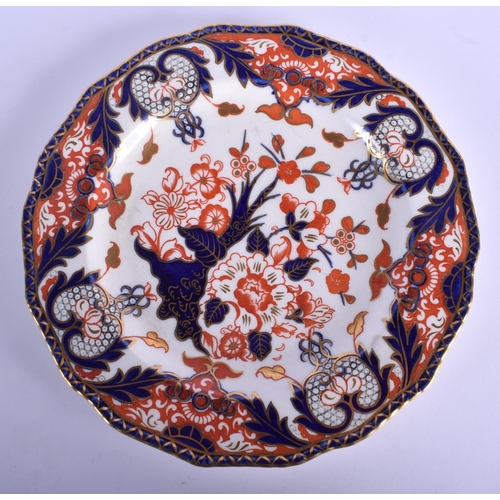 103 - AN ANTIQUE ROYAL CROWN DERBY IMARI SCALLOPED PLATE. 19.5 cm wide.