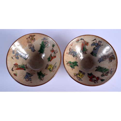 1030 - A PAIR OF 19TH CENTURY CHINESE FAMILLE VERTE IMMORTAL BOWLS Late Qing. 13.5 cm diameter.