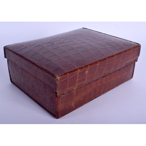 424 - AN ANTIQUE SCOTTISH LEATHER JEWELLERY BOX. 20 cm x 14 cm.