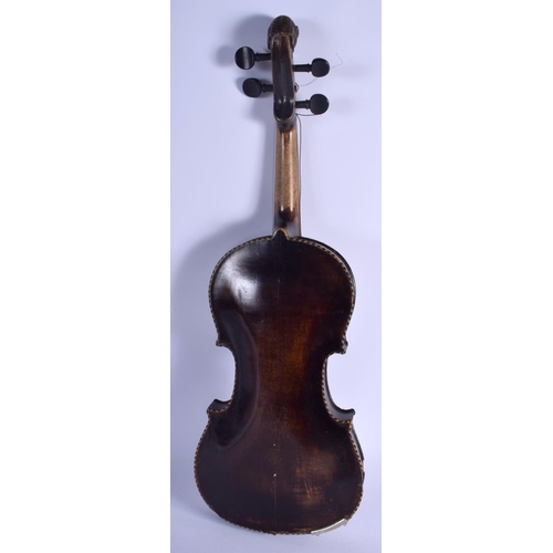 427 - AN ANTIQUE TWO PIECE BACK VIOLIN with animal terminal, together with two bows. 59 cm long.