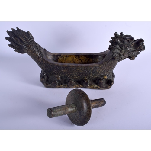 1076 - A LARGE CHINESE BRONZE MEDICINE HERB CRUSHER 20th Century, in the form of a dragon. 41 cm x 19 cm. (... 