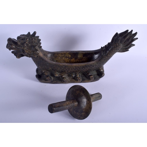 1076 - A LARGE CHINESE BRONZE MEDICINE HERB CRUSHER 20th Century, in the form of a dragon. 41 cm x 19 cm. (... 