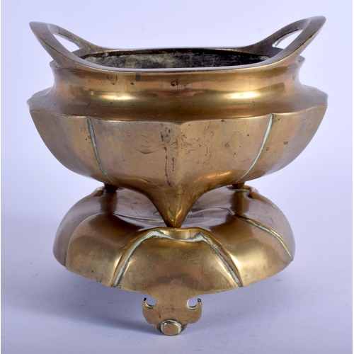 1088 - A 19TH CENTURY CHINESE TWIN HANDLED CENSER ON STAND Qing, bearing Xuande marks to base. 1384 grams. ... 