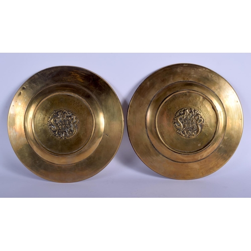 1102 - A PAIR OF 19TH CENTURY CHINESE BRONZE DISHES decorated with figures and dragons. 25 cm diameter.