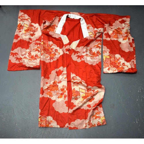 1111 - TWO JAPANESE TAISHO PERIOD SILK KIMONO. (2)