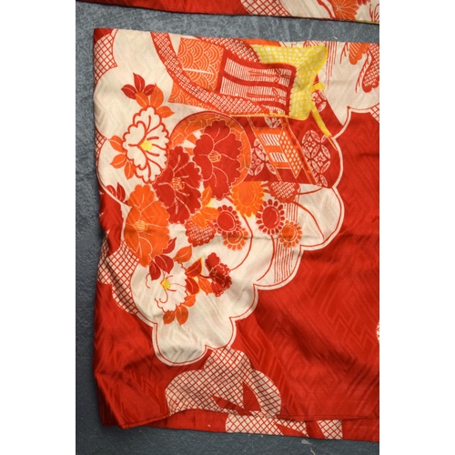 1111 - TWO JAPANESE TAISHO PERIOD SILK KIMONO. (2)