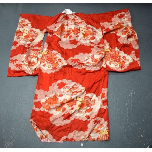 1111 - TWO JAPANESE TAISHO PERIOD SILK KIMONO. (2)