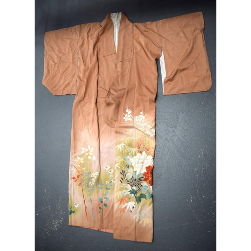 1111 - TWO JAPANESE TAISHO PERIOD SILK KIMONO. (2)